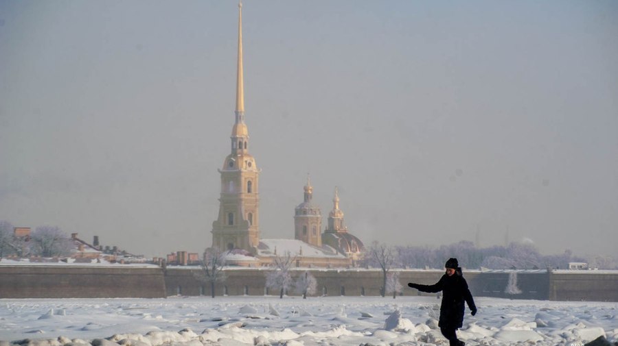 МЧС просит петербуржцев не гулять по льду в мороз