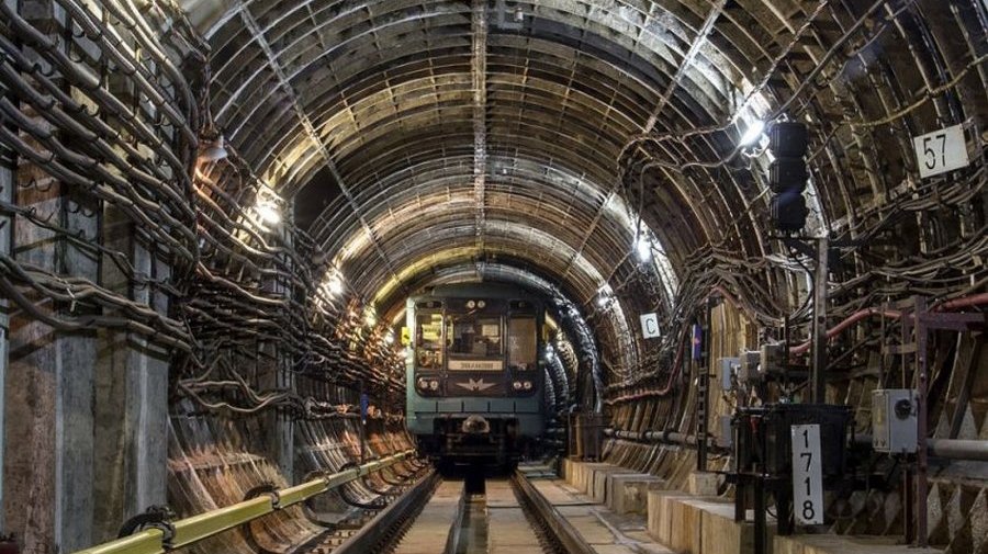 В петербургском метрополитене рассказали, почему машинисты сигналят в пустых тоннелях 