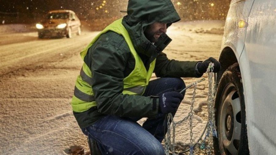 С сегодняшнего дня водители автомобилей обязаны носить светоотражающие жилеты