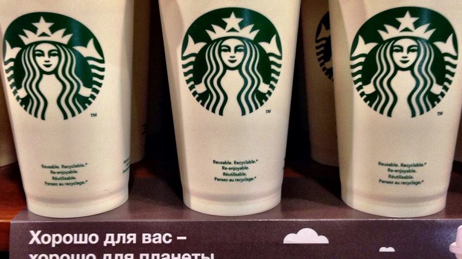 В кофейне Starbucks можно зарядиться кофе за полцены