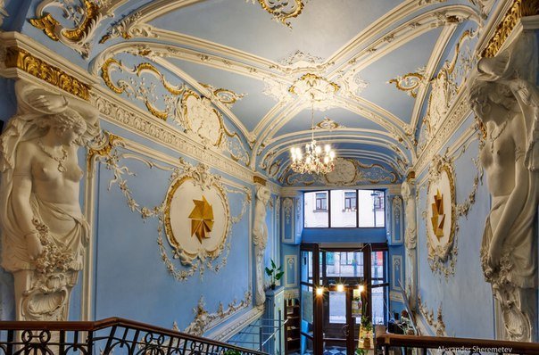 7 красивейших парадных Петербурга