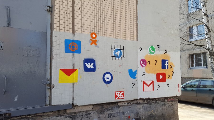 В Петербурге появились граффити, посвящённые блокировке Telegram