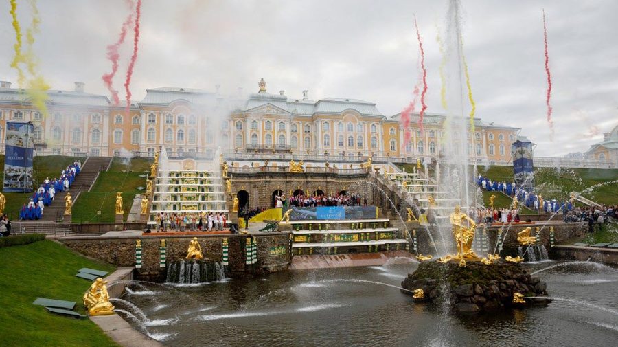 Открытие фонтанов в Петергофе