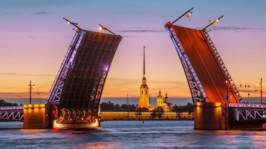 Дворцовый мост подсветят фиолетовым