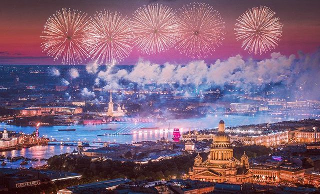 Световое шоу и фейерверк на «Алые паруса» можно будет смотреть с плавучих платформ