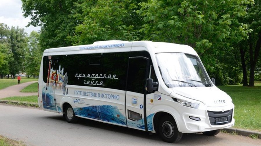 В Петербурге запустили бесплатные экскурсионные автобусы
