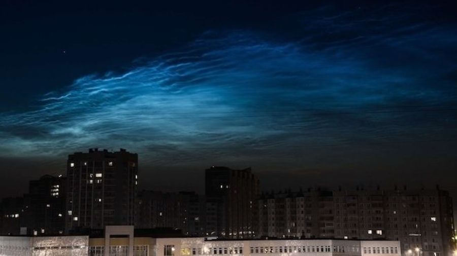 В небе над Петербургом наблюдали серебристые облака