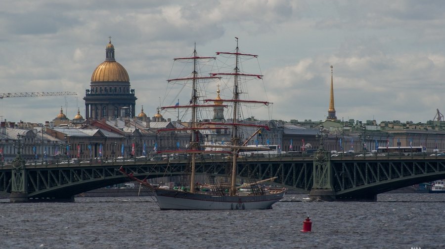 Tre Kronor af Stockholm пришвартовался в акватории Невы