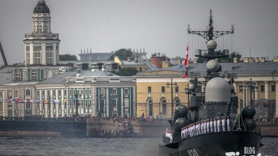 В Кронштадт прибыли первые пять кораблей — участников Главного военно-морского парада