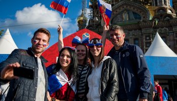 Фоторепортаж: Петербург перед мачтем Россия — Хорватия