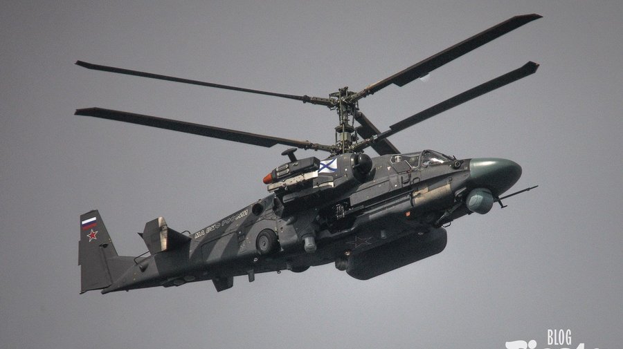 Над Петербургом пролетели военные самолёты и вертолёты