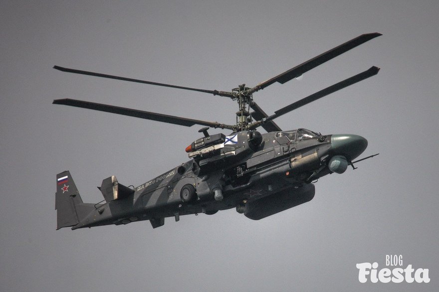 Над Петербургом пролетели военные самолёты и вертолёты