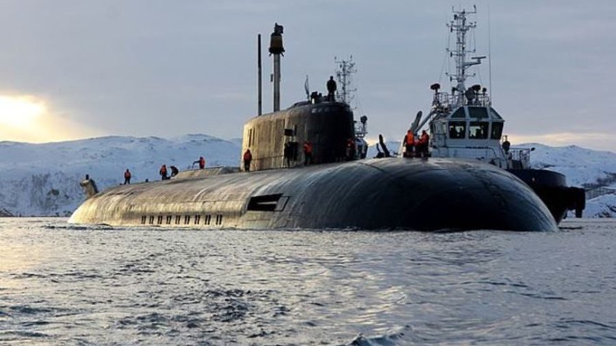 Два самых больших корабля для парада ВМФ прибыли в Кронштадт