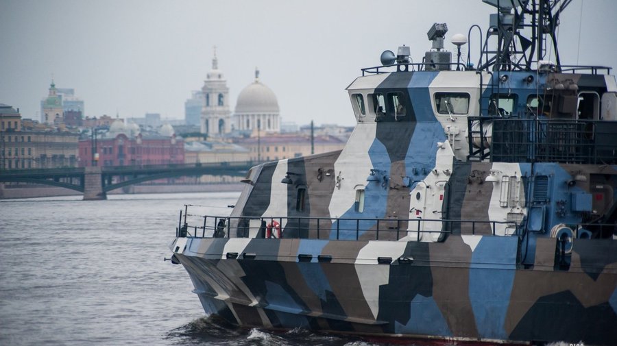 Фоторепортаж: ночная репетиция парада ко Дню ВМФ