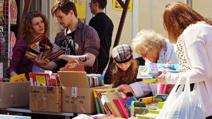 На книжной ярмарке новые книги распродадут по 10 и 50 рублей