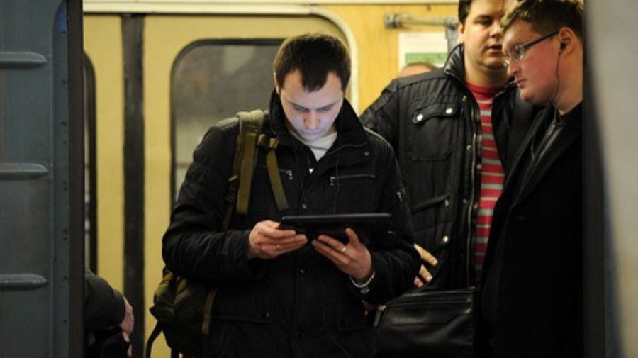 Еще 30 станций петербургской подземки оборудуют Wi-Fi роутерами