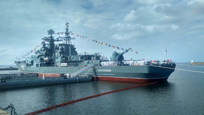 Крупнейший корабль-музей в России открыли в Кронштадте