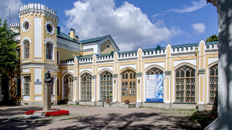 Усадьба Александровка. Львовский дворец