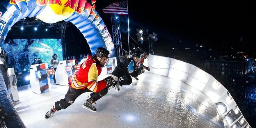 Red Bull Crashed Ice: невероятное шоу конькобежцев на Воробьевых