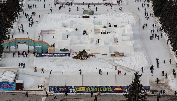 3. Ледяной лабиринт и снежный кинотеатр 