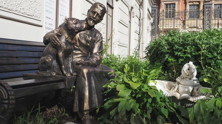 Памятник по мотивам «Собачьего сердца» Булгакова появился на Моховой