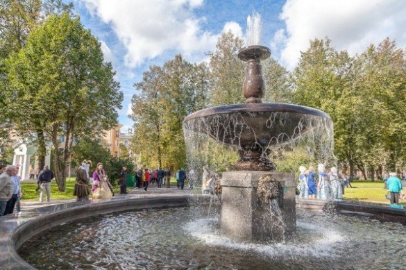 В Металлострое впервые за 20 лет запустили фонтан