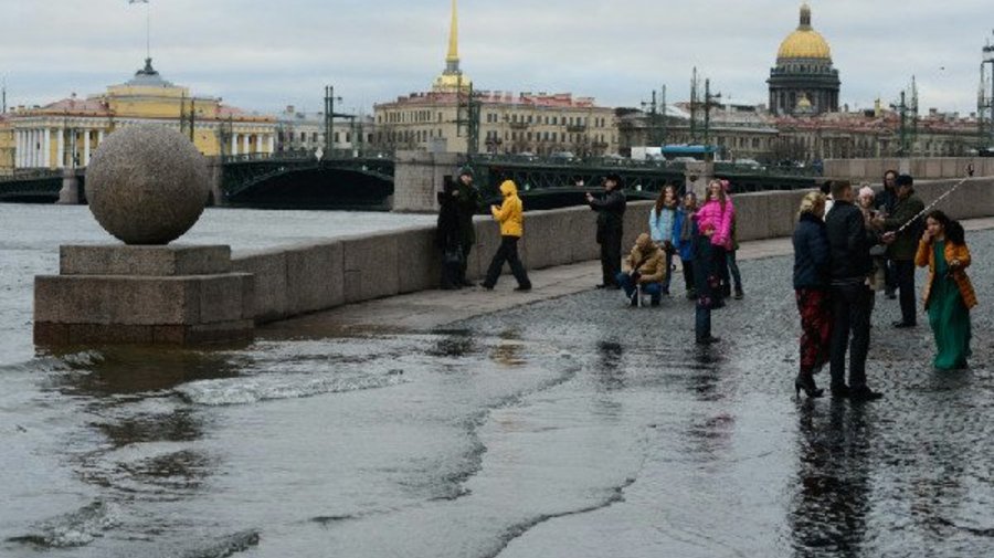Штормовой ветер и наводнение ожидаются в Петербурге
