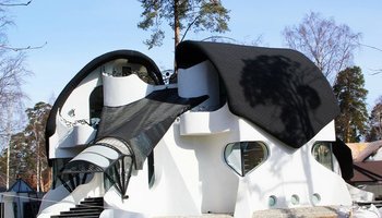 Топ-15 самых необычных домов и строений Петербурга