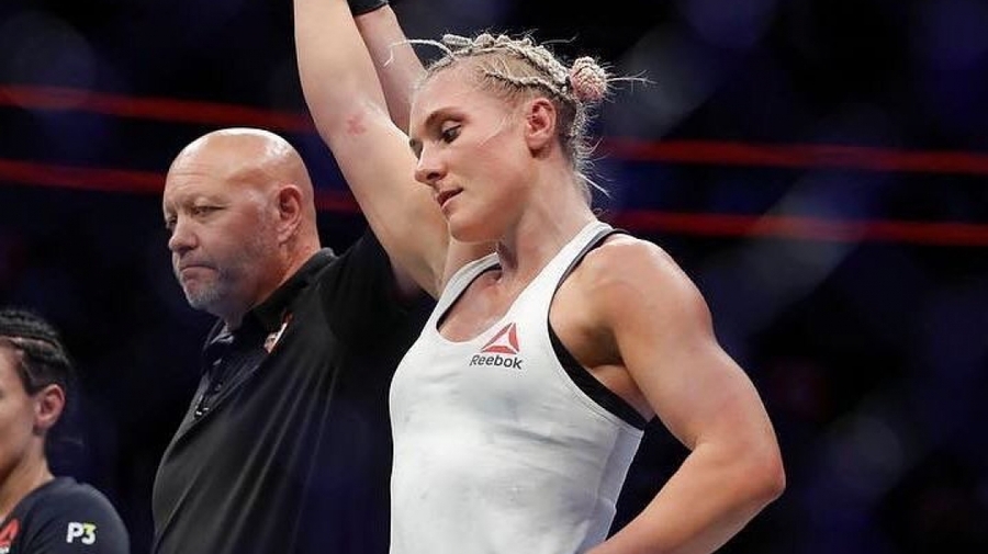 Девушка из Петербурга завоевала первую победу на турнире UFC