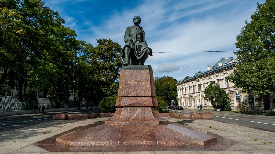 Памятник М. В. Ломоносову