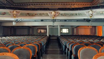 Лайфхак: как сходить в лучшие театры Петербурга с отличной скидкой