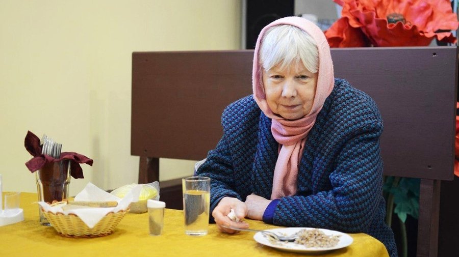 Кафе, где пенсионеров каждый день кормят бесплатными обедами, могут открыться в каждом районе