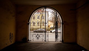 Прогулка по проходным дворам в центре Петербурга