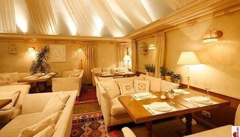 Топ-10 лучших кафе и ресторанов Москвы с домашним уютом и мягкими диванами