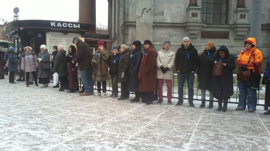 Петербуржцы организовали флешмоб против передачи Исаакиевского собора РПЦ