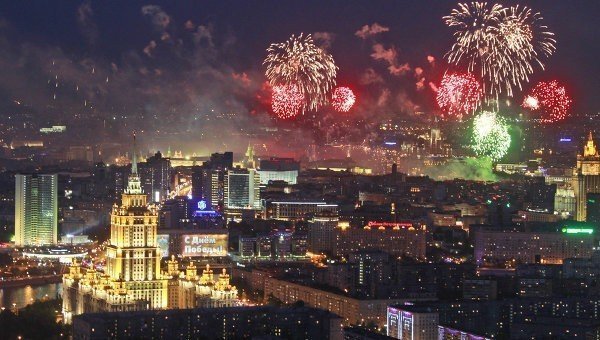 Праздничный салют в честь Дня защитника Отечества