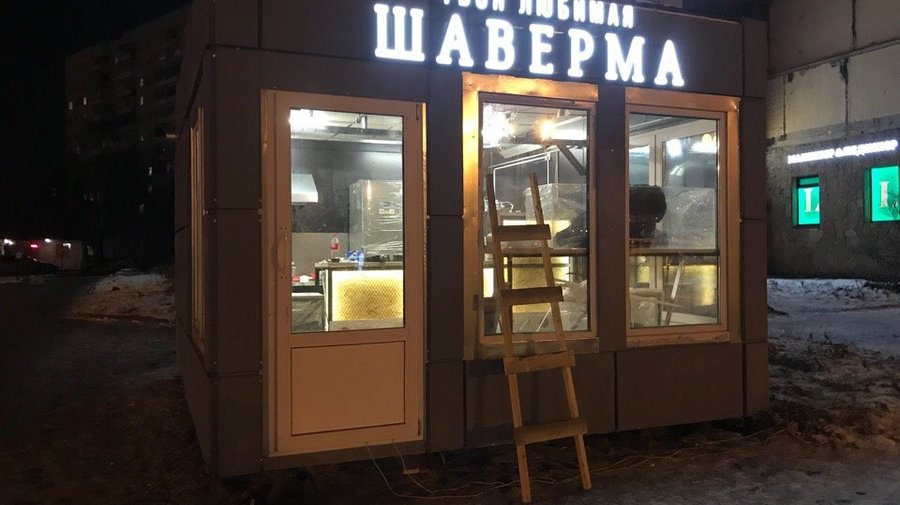 «Шаверма с доставкой»: в Петербурге неизвестные похитили целый ларёк со стритфудом