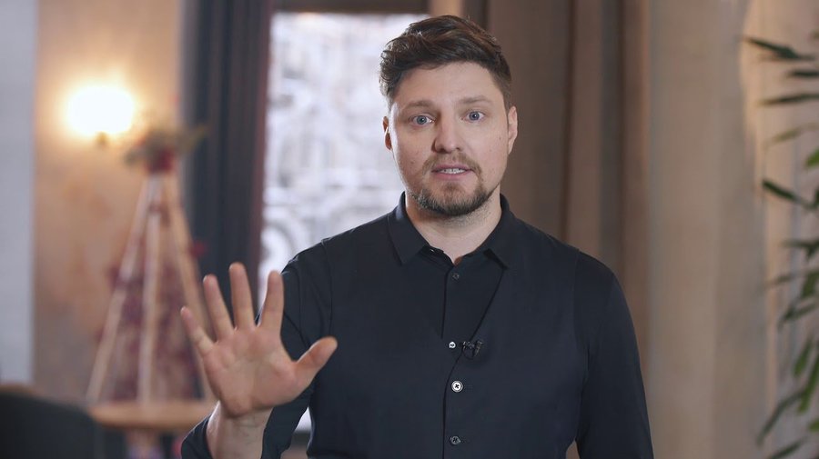 Петербургский журналист Александр Малич опубликовал первый выпуск шоу «Хот культур»