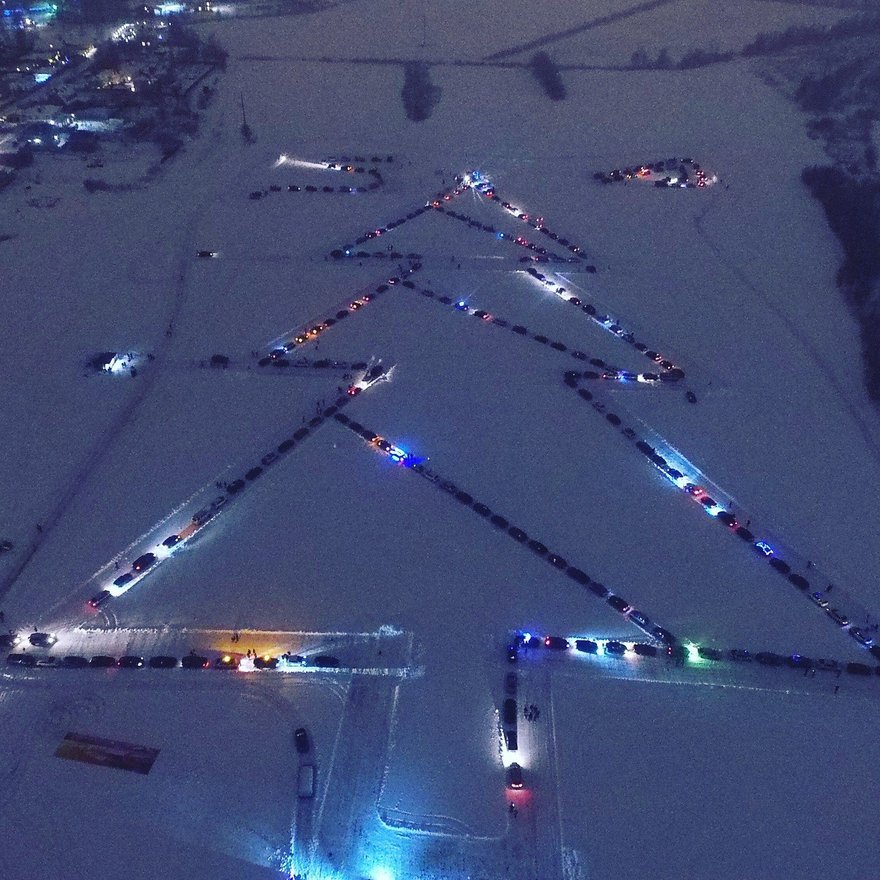 АВТОЕЛКА 2022 СПБ. Елка из машин СПБ. Елка из самолетов. С новый годом елка из самолетов