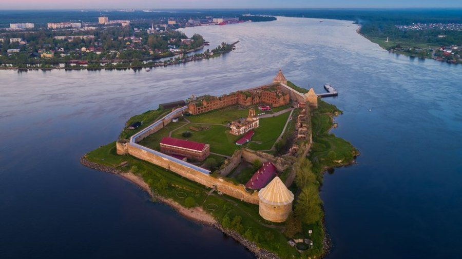 Регулярное водное сообщение от Петропавловки до крепости Орешек
