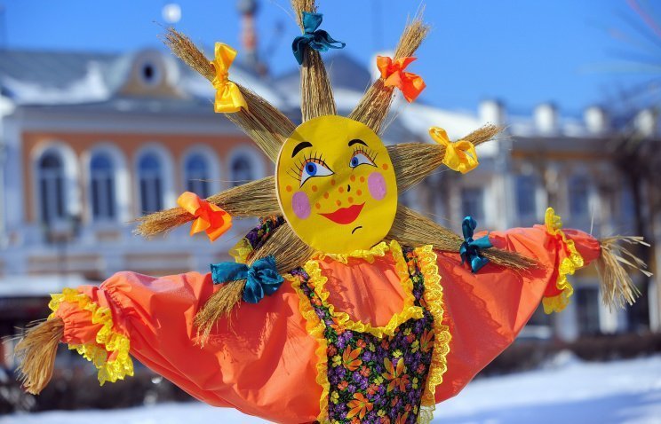 Гламурное четырехметровое чучело Масленицы на ВВЦ