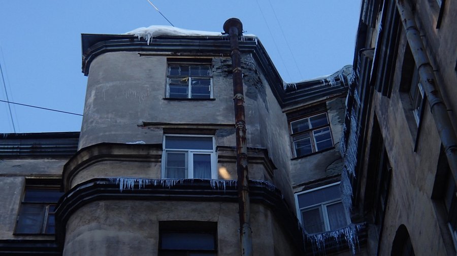 Петербуржцы смогут оставлять в соцсетях обращения по уборке снега, ремонту домов и благоустройству 