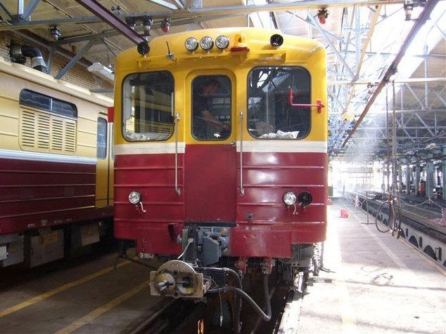 Надо знать: в петербургском метро есть поезд, который ходит только ночью