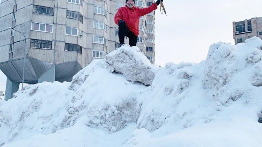 Депутат ЗакСа покорил «Пик Беглова» на Васильевском острове