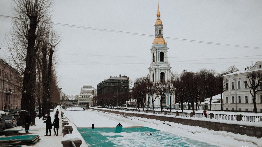 В Петербурге «позеленел» лёд на Крюковом канале