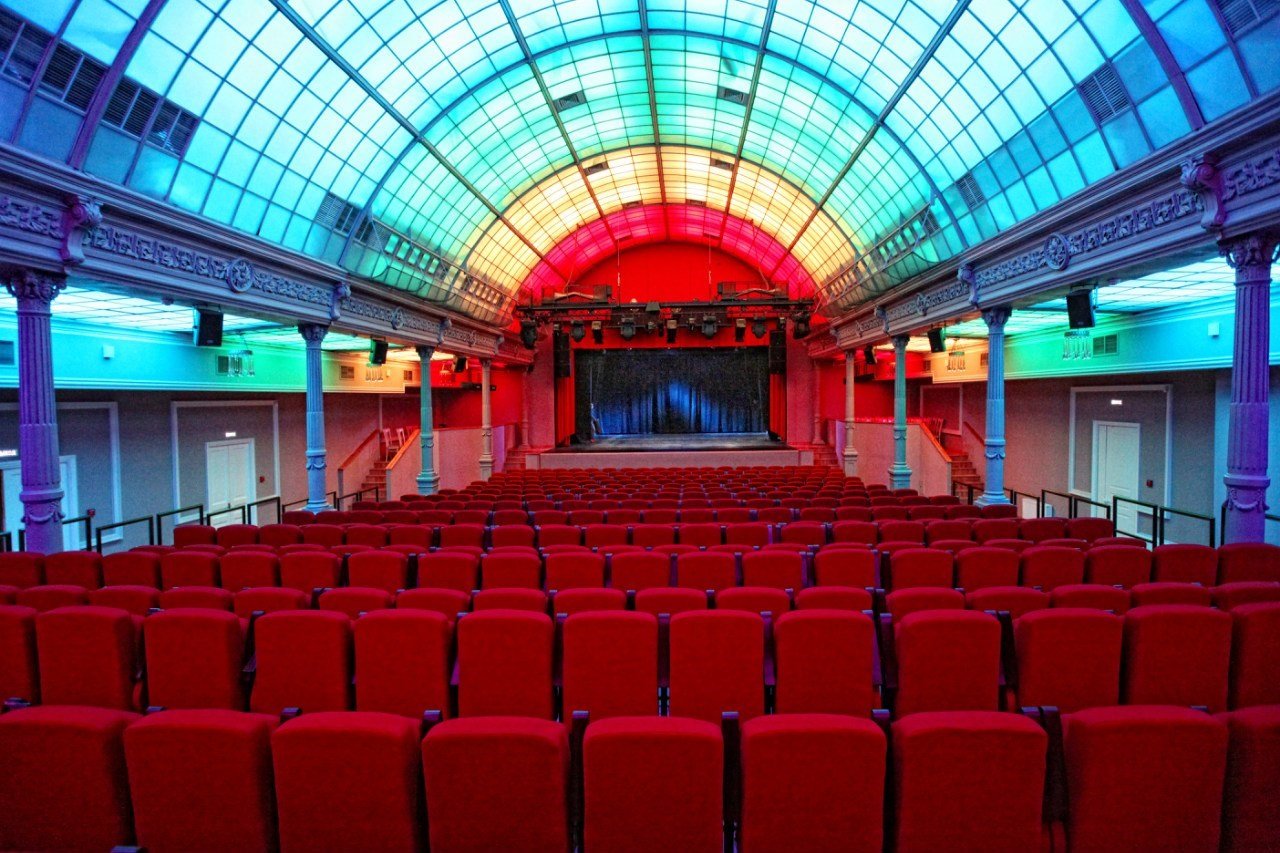 Театр эстрады имени А. И. Райкина будет проводить спектакли с сурдопереводчиком