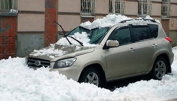 Как получить компенсацию за повреждённую сосулькой машину