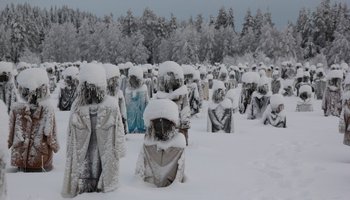 «Безмолвные люди»: поле чучел