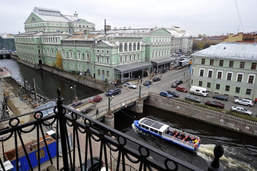 9. У Крюкова канала есть тайна