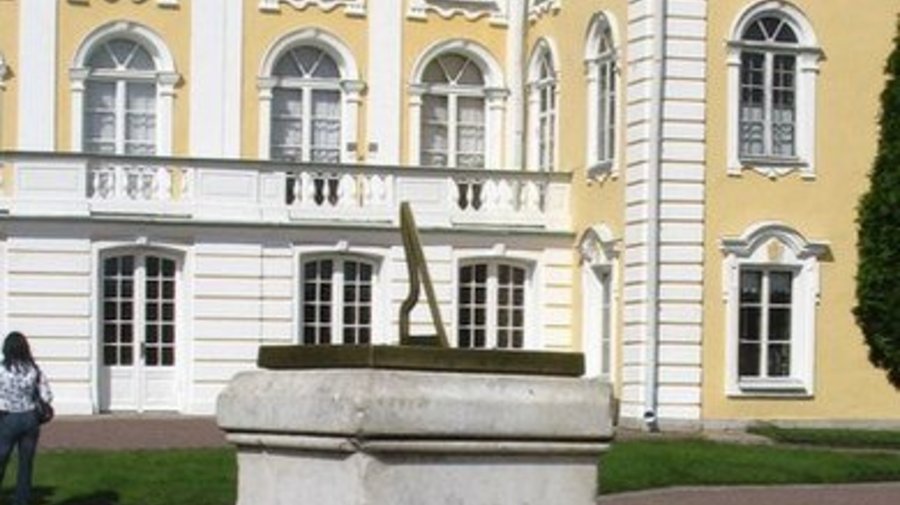 Большой Петергофский дворец со стороны Верхнего сада